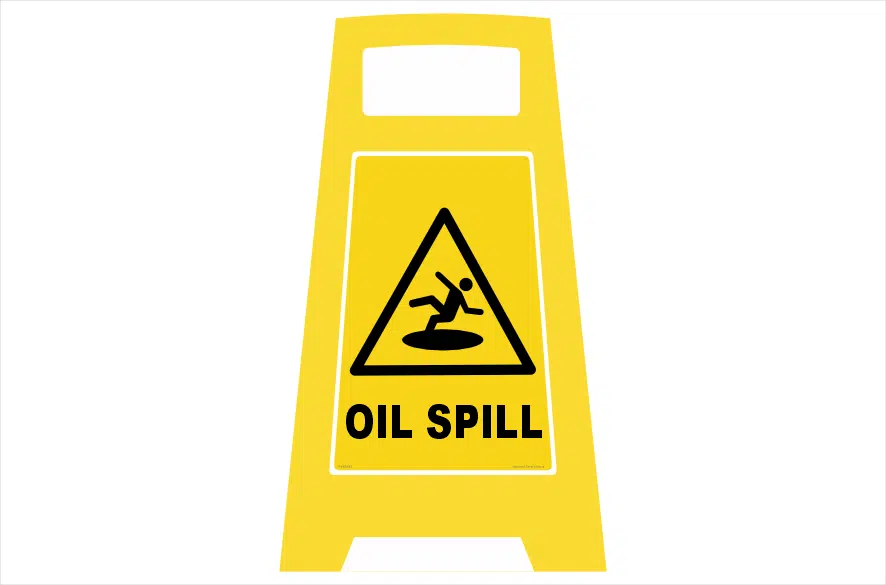 Oil spill Porta Board sign PB66012