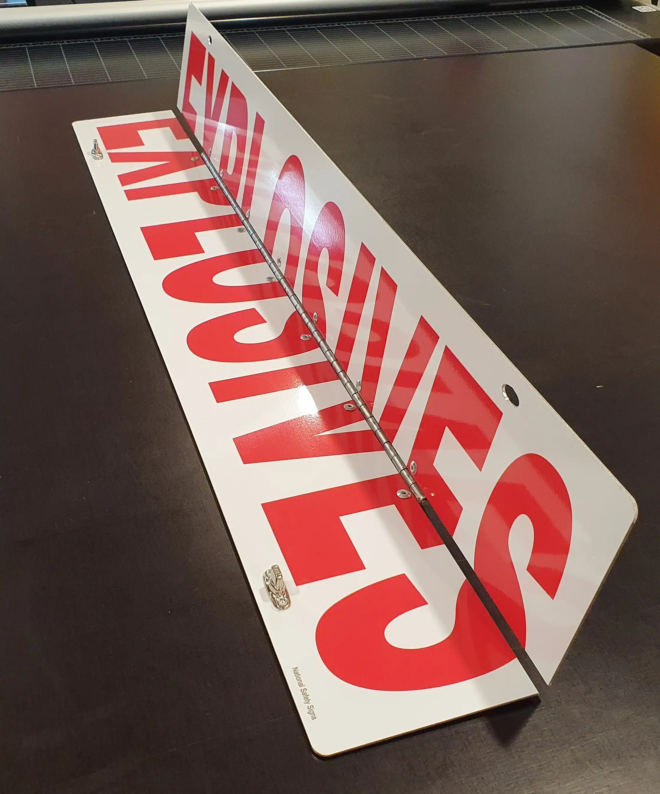 Explosives Foldable Sign T2743 - Image 2