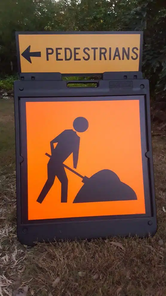 Plasticade SimpoSquare Sign Stand with rider