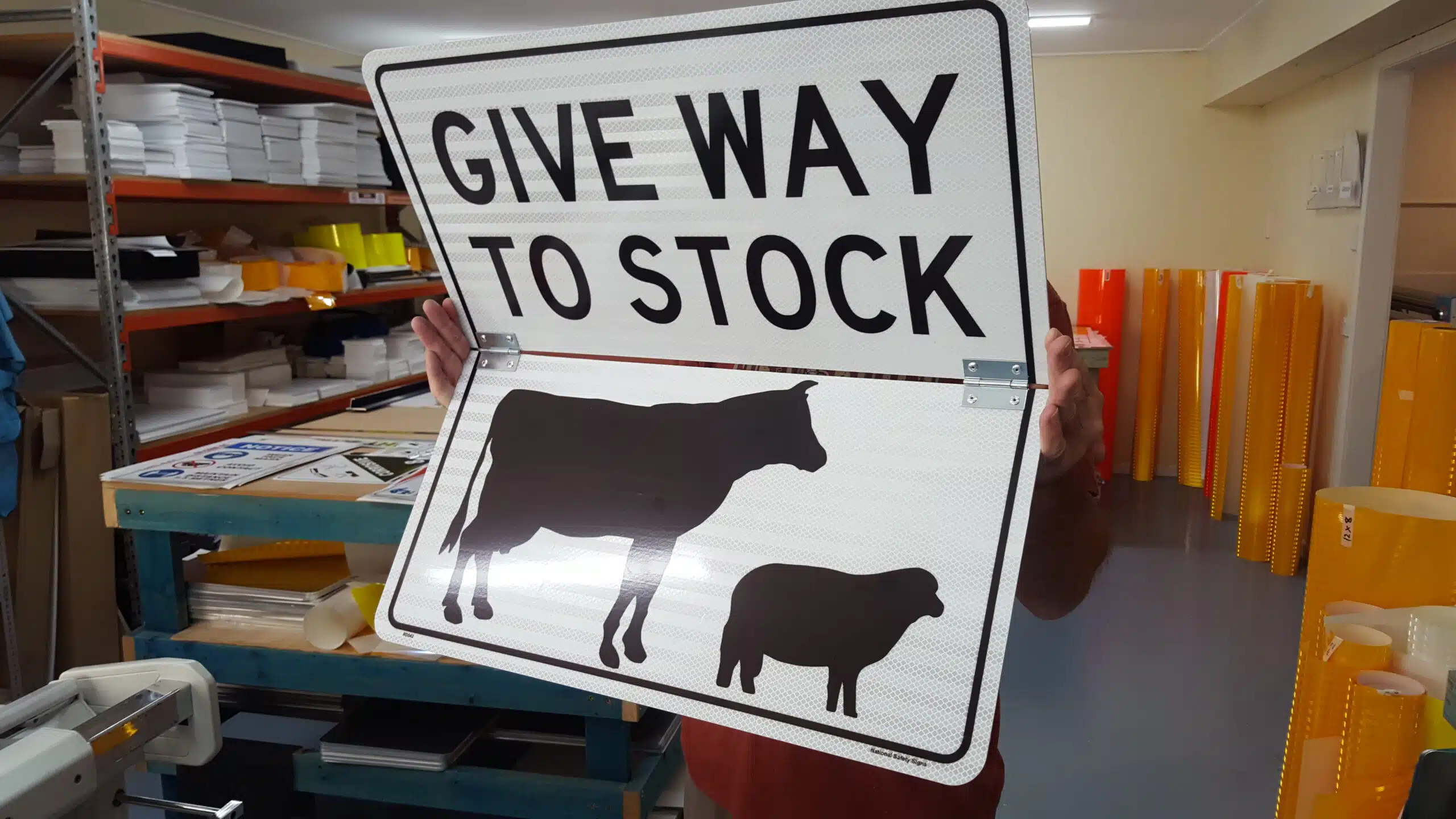 Give Way to Stock Hinged Sign Class 1 RD553 - Image 2