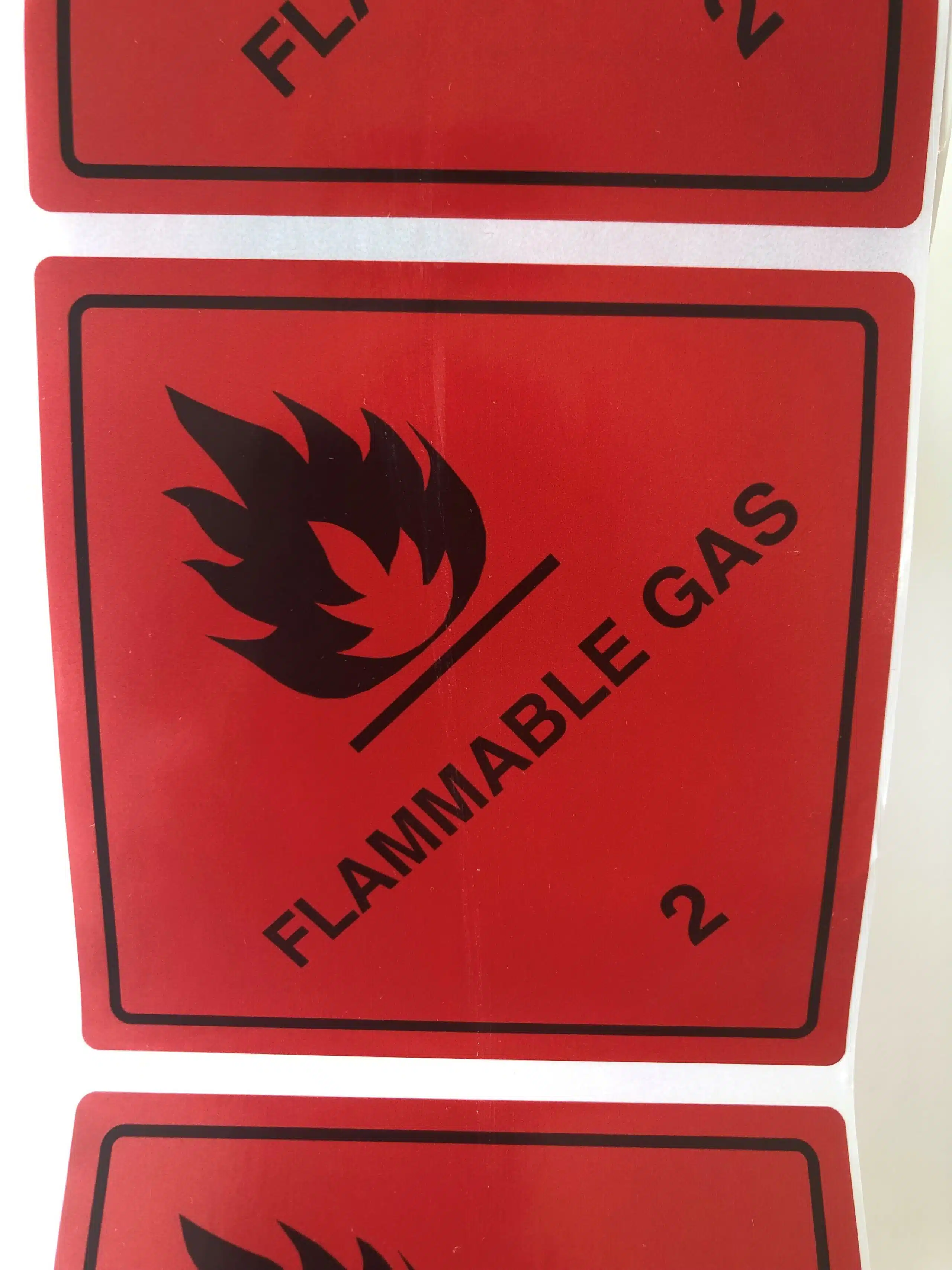 Flammable Gas Class 2 - 500 labels per roll H15191 - Image 3