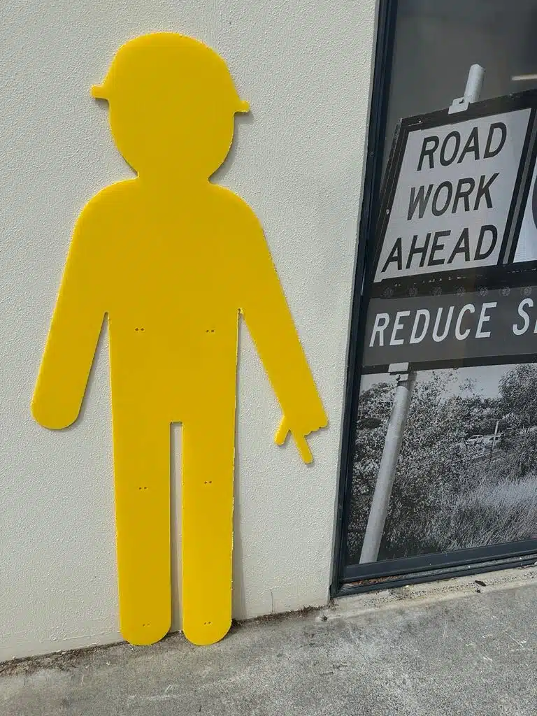 Yellow Corflute Man Pointing Down RD623 - Image 2